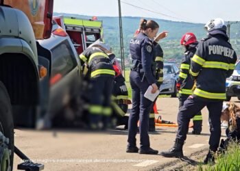 Au venit să aprindă o lumânare pentru o ruda moarta în accident și au găsit trupul mamei, uitată în șanț. Descoperire șocantă după ce poliția plecase de la fața locului