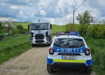 Două suflete pierdute într-o clipă. O mamă și fiul ei de 3 ani, striviți de soartă și de un camion