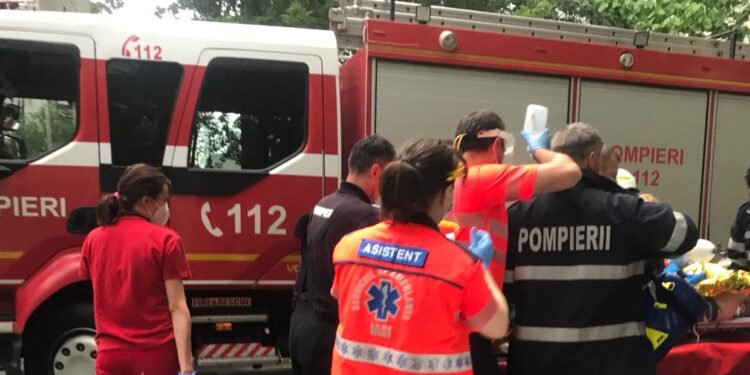 FOTO/VIDEO-Două adolescente, căzute în râul Bahlui, în zona Facultății Politehnice din Iași . Una este în stare critică, cealaltă în șoc