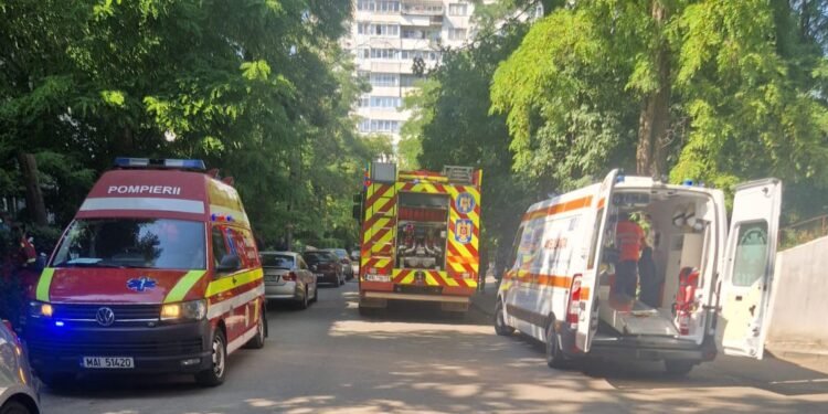 Incendiu în cartierul Ciurchi din Iași – o persoană a fost găsită inconștientă într-un apartament
