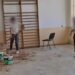 Elevi trimiși să care moloz ca să scape de corigență — părinții sunt revoltați, directoarea tace