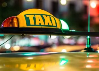 Groază într-un taxi din Constanța: Șoferul a încercat să violeze o tânără de 21 de ani