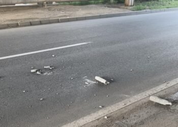 FOTO/VIDEO-Podurile româniei se prăbușesc, dar banii dispar în studii și tăceri. Șoferiță salvată de o secundă sub Pasajul Nicolina: „au căzut bucăți de beton chiar după ce am trecut cu mașina!”