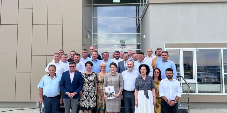 Primarii și-au ridicat microbuzele școlare