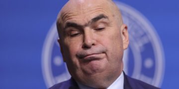 Ilie Bolojan vrea să oprească dubla plată de la stat: Fără pensie și salariu în același timp