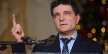 Nicuşor Dan dă drumul reformelor. TVA crește, accizele explodează. Primul pachet fiscal a fost promulgat oficial