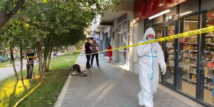 O fetiță de 3 ani, prinsă între doi părinți: Mamă internată la Socola după ce l-a înjunghiat pe fostul soț