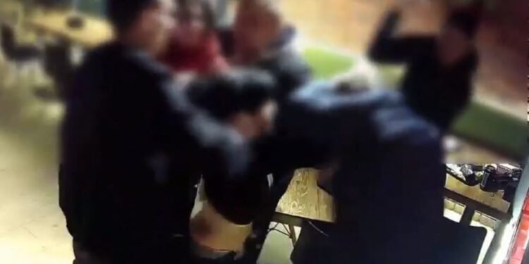 Lupta de la Trifești: unii cu pumnii, altul cu scândura – trei au câștigat control judiciar!