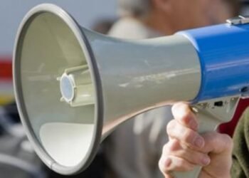 Primăriile se închid 2 ore. Sindicaliştii ameninţă cu grevă generală, nemulţumiţi de măsurile lui Bolojan