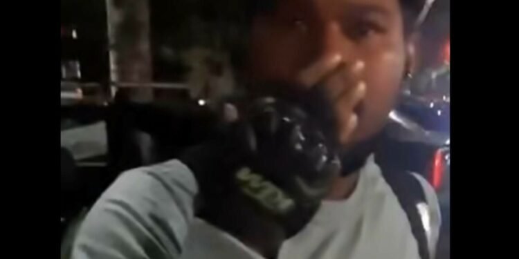 Tanarul care a agresat, „din motive rasiale”, un livrator asiatic în Capitală a fost arestat preventiv pentru 30 de zile