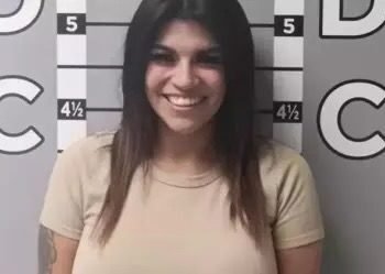 De ce a zâmbit larg această femeie când a fost arestată – povestea e incredibilă