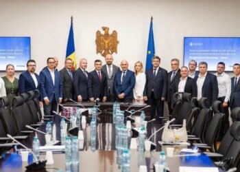 Primăria Iași pompează milioane peste Prut, dar acasă străzile, spitalele și școlile încă așteaptă”