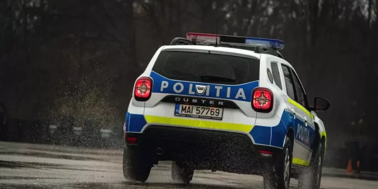 Copil de 2 ani, descoperit singur pe stradă la Fălticeni. Mama, găsită în stare de ebrietate