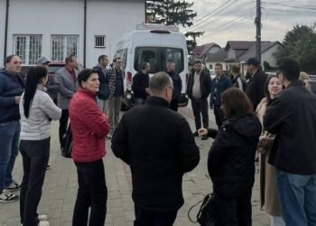 Umilință la Țibana: profesorii care educă viitorul copiilor satului, batjocoriți de primar – fără bani de navetă de 8 luni