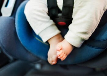 Tragedie la Iași: bebeluș mort pentru că părinții au refuzat scaunul auto – acum merg la închisoare