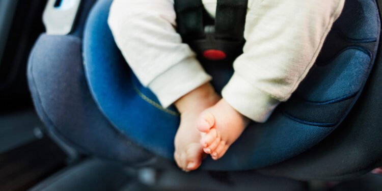 Tragedie la Iași: bebeluș mort pentru că părinții au refuzat scaunul auto – acum merg la închisoare