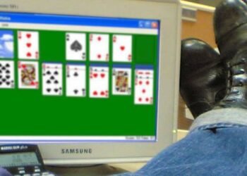 Pile cu transfer direct: din primărie la ANAF, fără competențe, dar cu relații beton