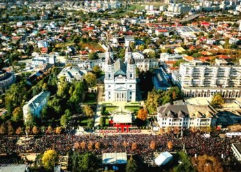 Sărbătorile Iașului 2025: mii de pelerini, târguri tradiționale și un concert spectaculos la Palatul Culturii