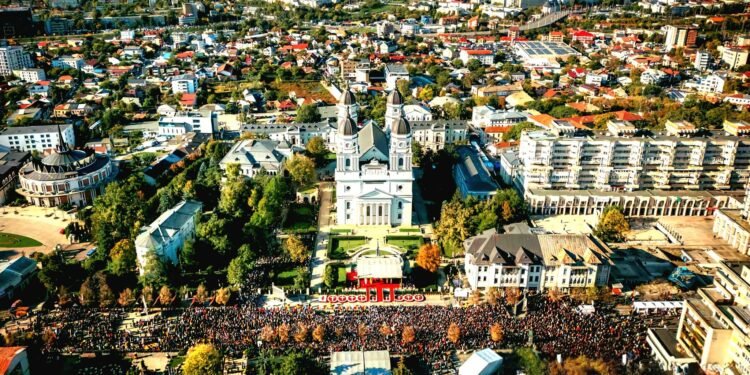 Sărbătorile Iașului 2025: mii de pelerini, târguri tradiționale și un concert spectaculos la Palatul Culturii