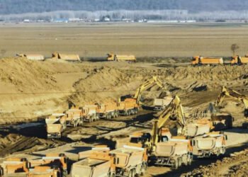 Umbrărescu și-a dus armata de muncitori pe autostrada Iașului