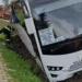 Autobuz plecat din Bacău, cu 26 de pasageri, a ajuns în șanț în Harghita – toți au fost evacuați în siguranță