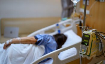 Promisiuni de modernizare, realități amare: ieșenii plătesc cu vieți și milioane pentru tratamente externe