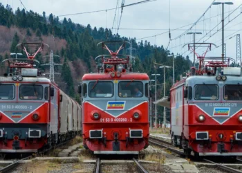 CFR Marfă, cu frâna trasă și rezervoarele goale: angajați suspectați că au furat motorina și piesele locomotivelor