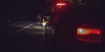 Beat și fără permis, un bărbat din Arama a intrat cu tractorul în rigolă pe DJ 281D, la Coarnele Caprei! A fost arestat 30 de zile