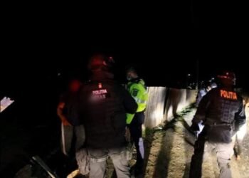 Furt de „lux” în Cicoarei: doi vecini au jefuit… tot un vecin! Au plecat cu trotineta, boxa și adidașii!