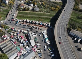 Bun samaritean de CUG: l-a ajutat la legume, dar i-a „cules” 6.000 de lei din geantă