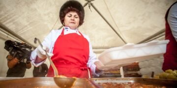 Fără fasole și ciolan de Ziua Națională: Iașul taie cheltuielile, oferă doar ceai cald