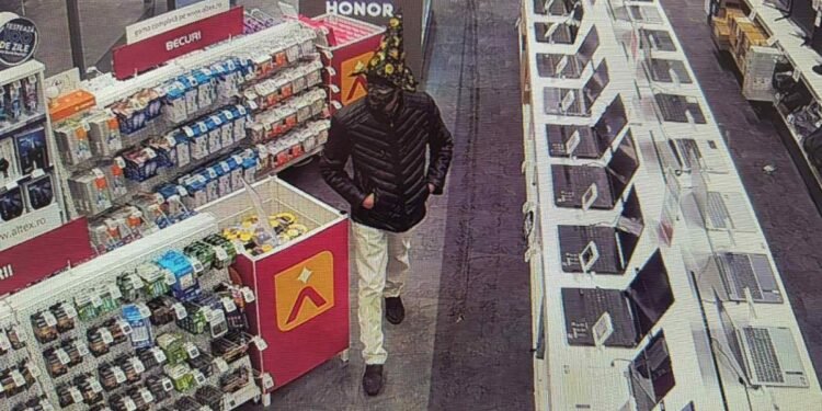 A furat un laptop de 10.000 de lei și a fugit fără permis — dar cine s-ar fi gândit că hoțul era… o vrăjitoare?