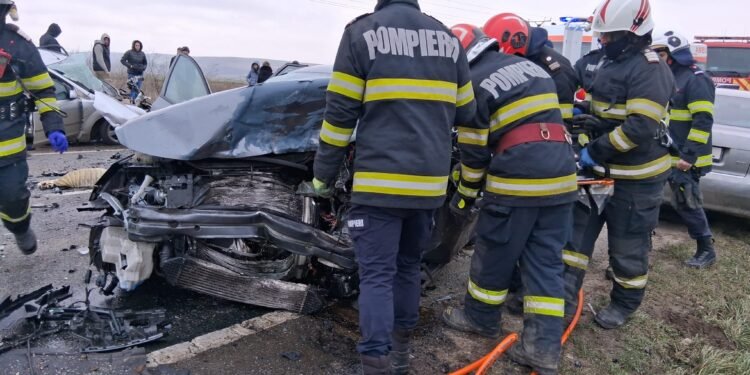Video-Accident grav pe DE 581, în zona localității Sălcioara: un bărbat și-a pierdut viața, iar alte două persoane au ajuns la spital