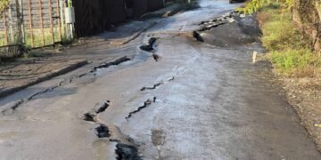 După un an de tasări și fisuri, strada Văleni se închide: Planul de refacere completă