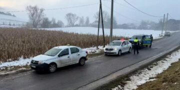 Plan macabru pus la cale de trei minori la Târgu Mureș. Un taximetrist a fost înjunghiat pentru a-i fi furată mașina