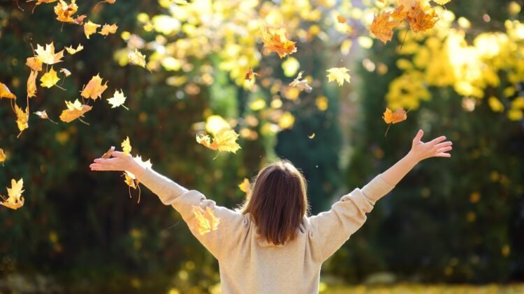 Vreme neașteptat de caldă în România! Maxime record și furtuni locale în următoarele zile