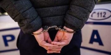 Şase bărbaţi, reţinuţi după ce au racolat patru copile de 14 ani