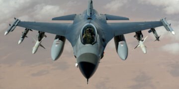 Scandal în Apărare: 575.000 de dolari pentru mașinile a patru piloți F-16 trimiși în SUA