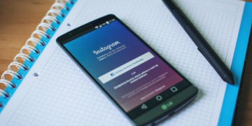 Instagram va notifica părinții ai căror copii caută conţinut legat de autovătămare sau sinucidere