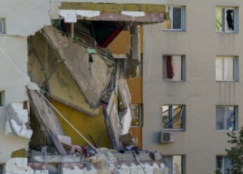 După explozie, promisiuni și poze. Acum, facturi! Locatarii blocului din Rahova, taxați pentru casele distruse