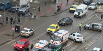 Ambulanță implicată într-un accident rutier în CUG. O șoferiță nu ar fi acordat prioritate autospecialei
