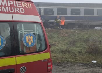 Un biciclist a fost lovit de tren in gara din Roznov