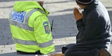 Iași: Zece cetățeni străini, returnați în țările de origine după ce au fost depistați la cerșit