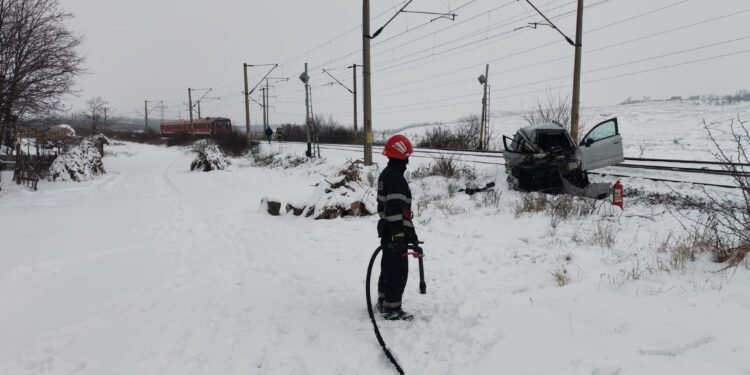 Accident feroviar la trecerea cu calea ferată în localitatea Războineni