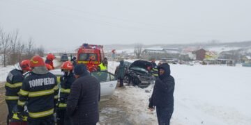 Accident rutier în comuna Ciurea. Trei mașini au fost implicate iar una a ajuns în șanț în urma impactului
