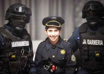 Surpriză emoționantă oferită de jandarmii ieșeni unei tinere care visează să devină jandarm