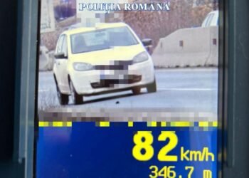 Șofer cu alcoolemie uriașă, prins pe DE583: circula cu viteză, fără centură și cu luminile stinse. Dosar penal după testul de 1,03 mg/l