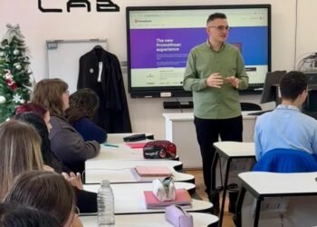 Judecătorul ieșean Costică Ciocan le-a vorbit elevilor de la Colegiul „Vasile Adamachi” despre protecția juridică a minorilor și violență