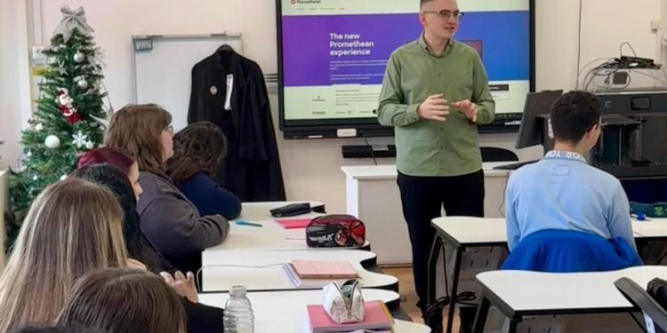 Judecătorul ieșean Costică Ciocan le-a vorbit elevilor de la Colegiul „Vasile Adamachi” despre protecția juridică a minorilor și violență