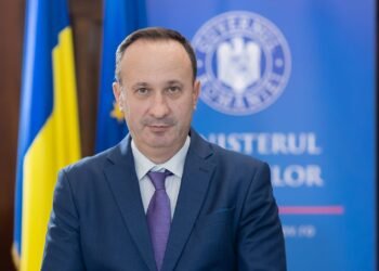 Dispută publică pe tema fondurilor PNRR: acuzații privind întârzieri la decontări și reacții din partea Guvernului